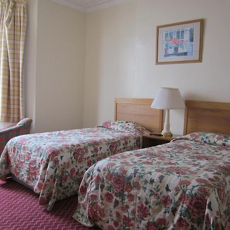 The Highcliffe Hotel Кливдън Стая снимка