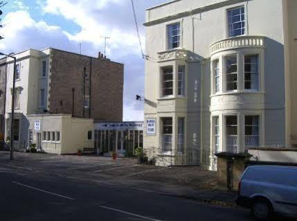 The Highcliffe Hotel Кливдън Екстериор снимка