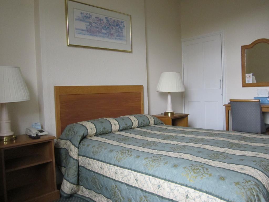 The Highcliffe Hotel Кливдън Стая снимка