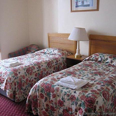 The Highcliffe Hotel Кливдън Стая снимка